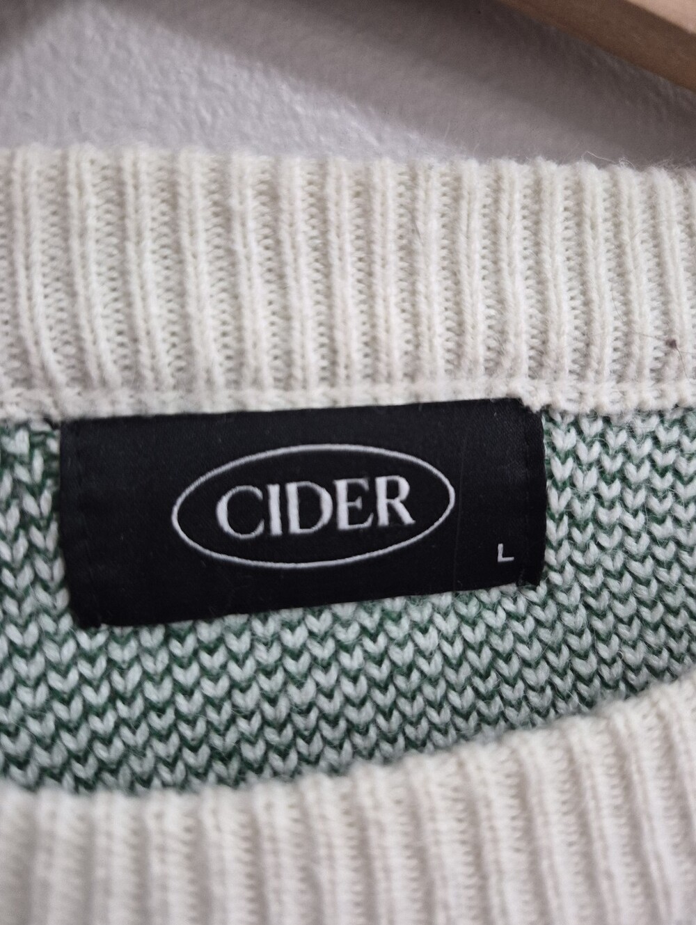 Cider Orange Fruit Fuzzy Crewneck Sweater Size Large - Picture 2 of 6
